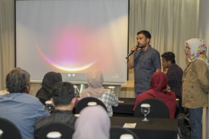 Ketua AJI Kota Palembang, M. Fajar Wiko, saat memberikan kata sambutan dalam Pelatihan Jurnalisme Transisi Energi bertema “Jurnalisme Energi: Pendalaman Isu dan Penguatan Hasil Liputan di Media Sosial”, yang diselenggarakan AJI Kota Palembang di di Fave Hotel Palembang, Kamis (31/7).