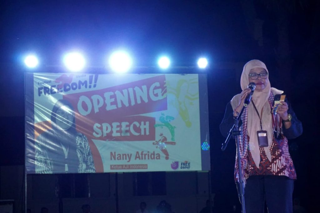 Ketua AJI Indonesia, Nany Afrida saat memberikan kata sambutan dalam Festival Media (Fesmed) 2025 resmi dibuka di Gedung E Benteng Ujung Pandang, Makassar, Jumat (12/9).